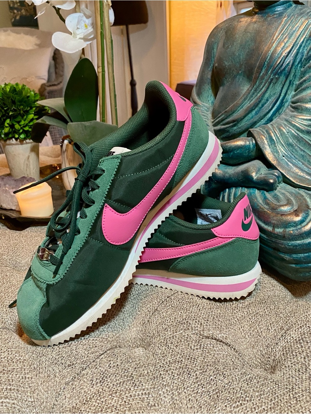 Nike Women’s Low Sneakers Dark Green and Hot Pink with Suede Accents 9.5